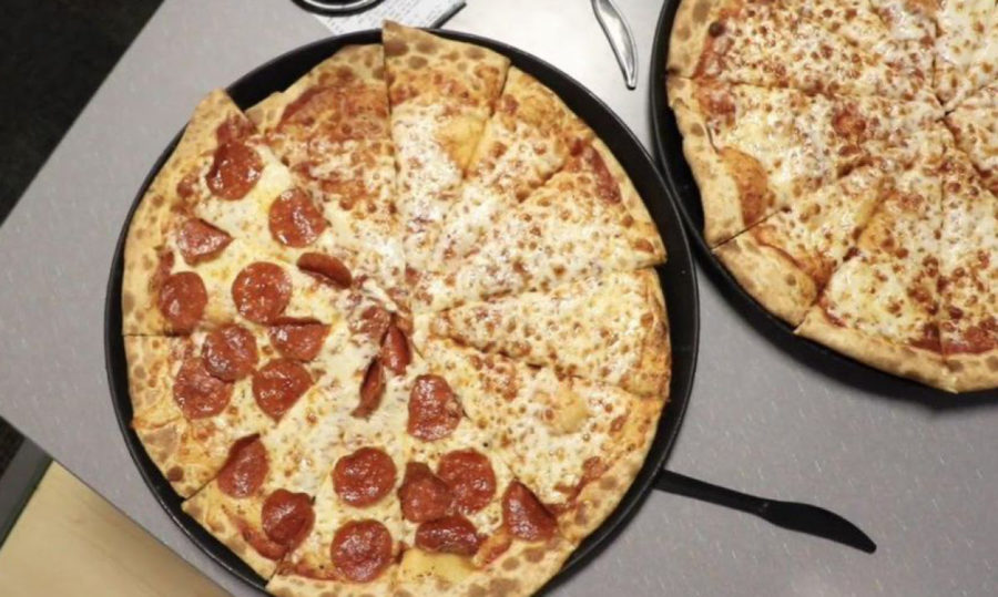 Chuck E. Cheese’s pizza: Fake or for-real?