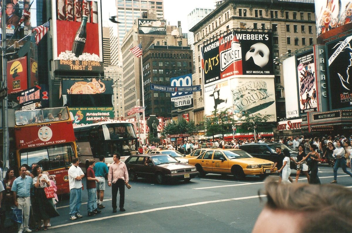 A picture of New York (5th avenue) in the 90s.